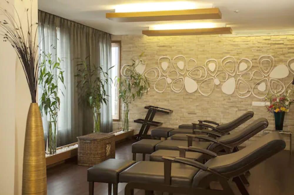 โรงแรมเรดิสัน บลู พูน คาราดี ปูเน่ ภายนอก รูปภาพ The spa at the hotel