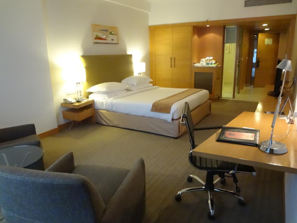 โรงแรมเรดิสัน บลู พูน คาราดี ปูเน่ ภายนอก รูปภาพ A room at the hotel