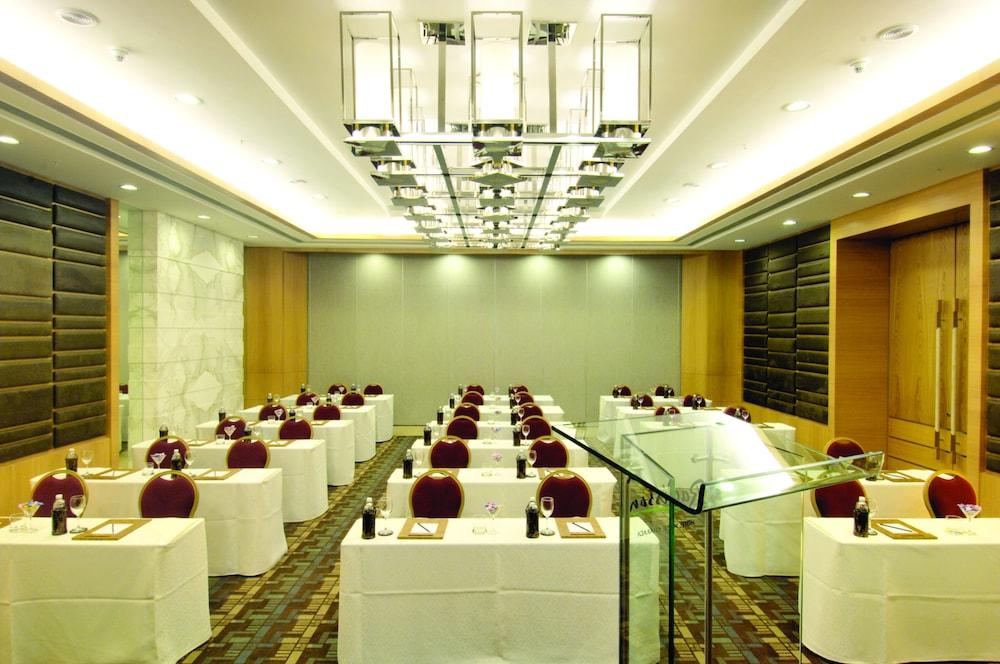 โรงแรมเรดิสัน บลู พูน คาราดี ปูเน่ ภายนอก รูปภาพ Meeting room