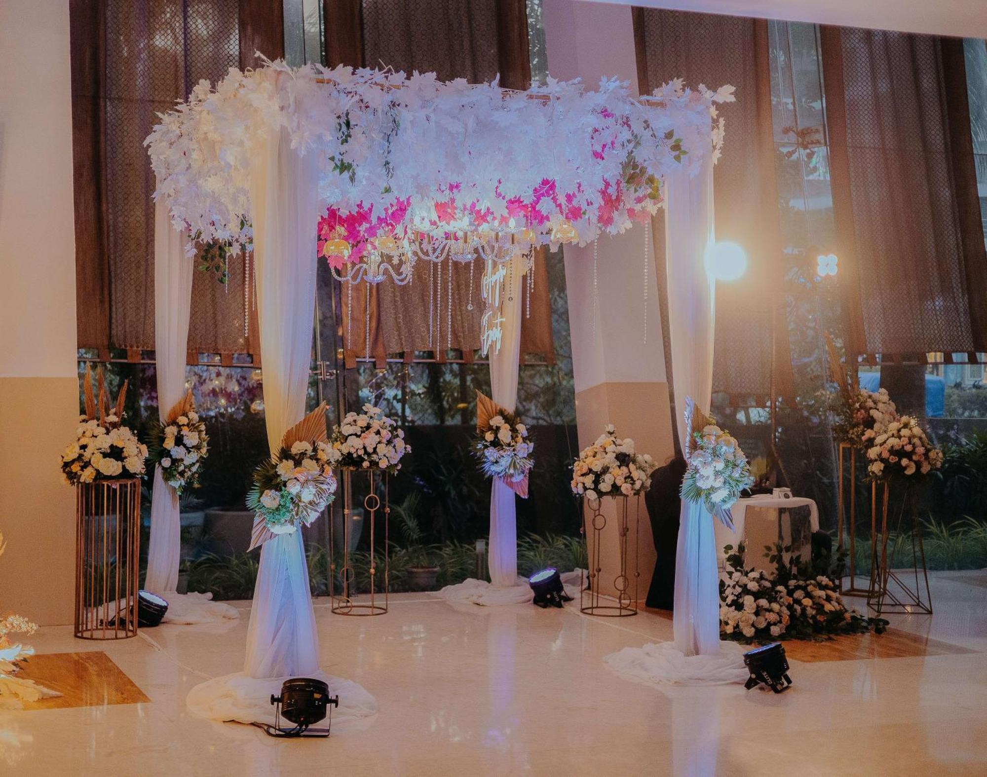 โรงแรมเรดิสัน บลู พูน คาราดี ปูเน่ ภายนอก รูปภาพ A wedding canopy