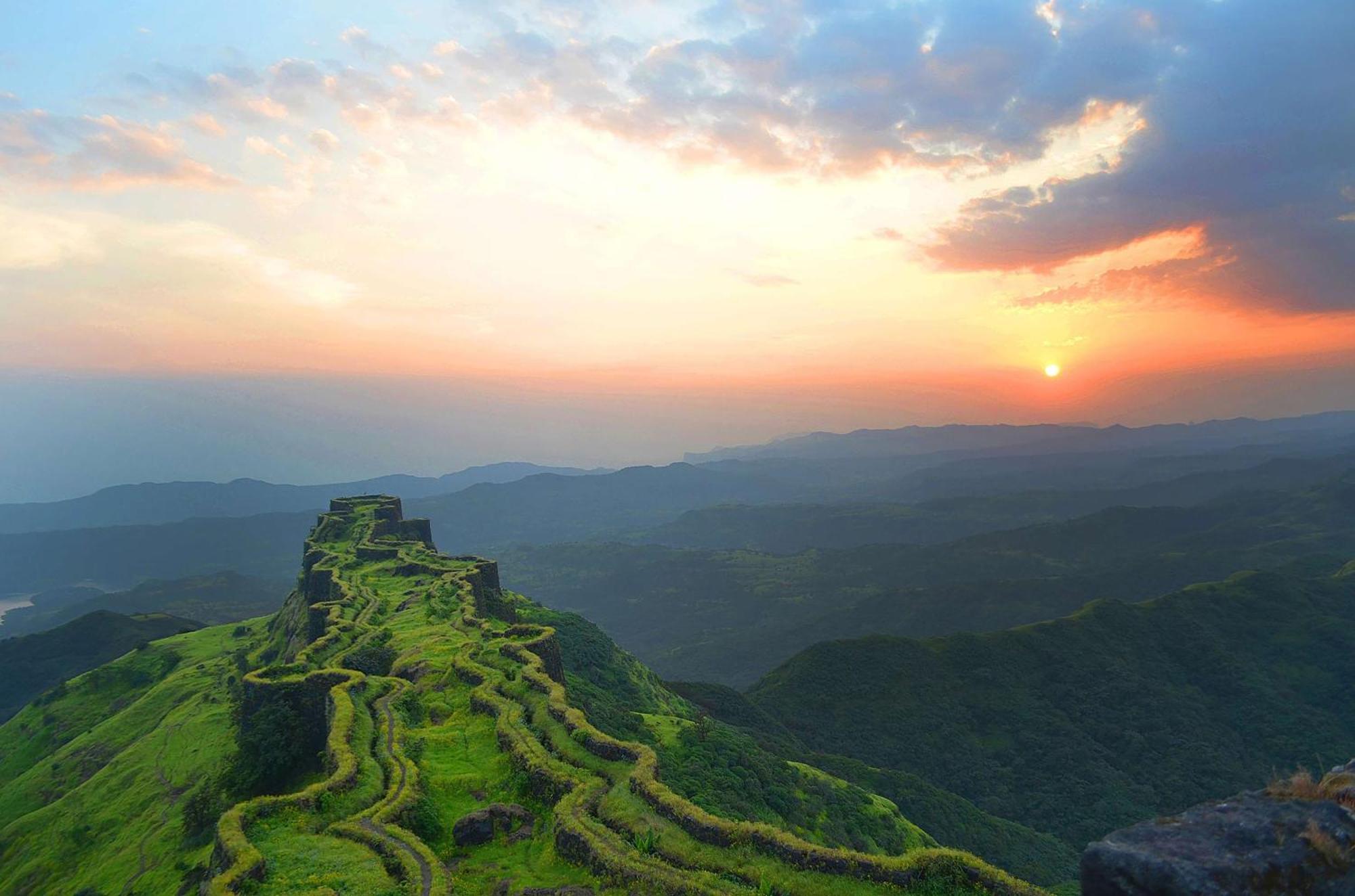 โรงแรมเรดิสัน บลู พูน คาราดี ปูเน่ ภายนอก รูปภาพ Fort at sunset