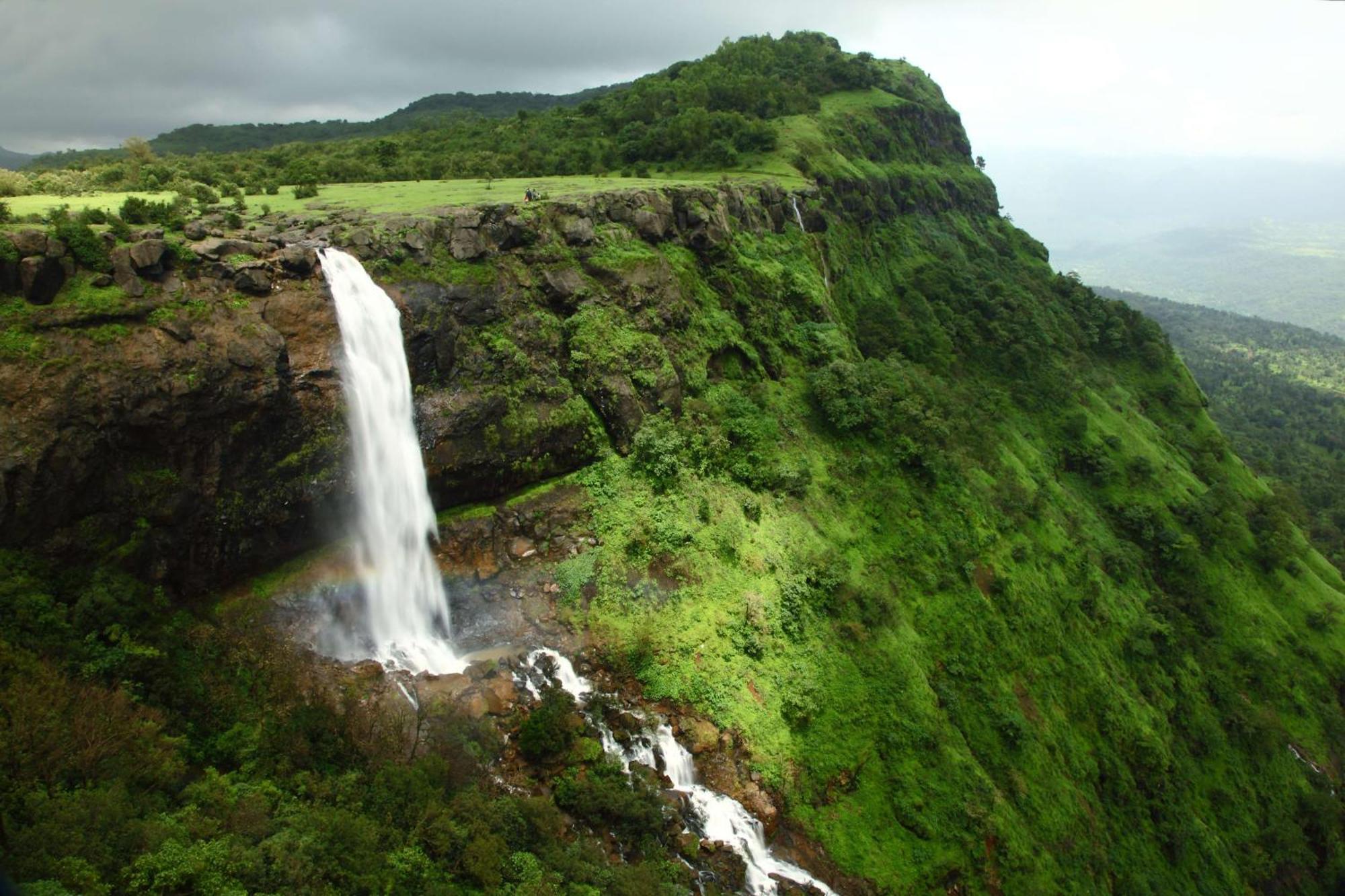 โรงแรมเรดิสัน บลู พูน คาราดี ปูเน่ ภายนอก รูปภาพ The waterfall