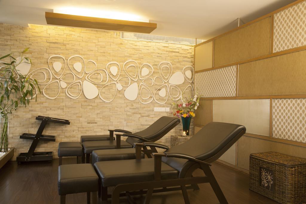 โรงแรมเรดิสัน บลู พูน คาราดี ปูเน่ ภายนอก รูปภาพ A spa in India