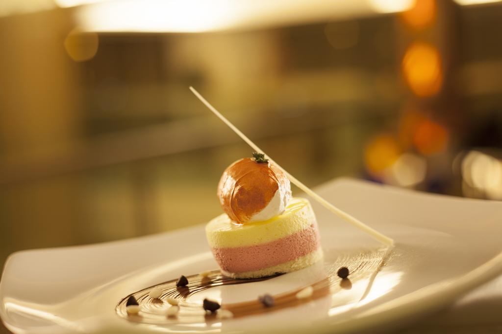 โรงแรมเรดิสัน บลู พูน คาราดี ปูเน่ ภายนอก รูปภาพ A dessert